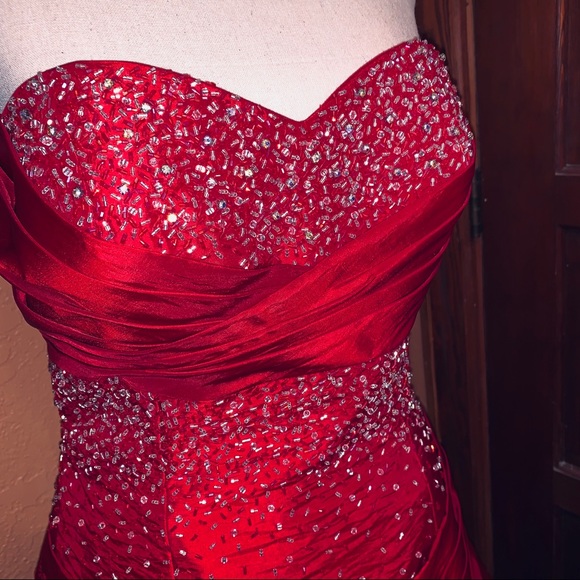 ❤️STUNNING Beaded Ruby Red Gown / Prom / Size 10 - Picture 4 of 8